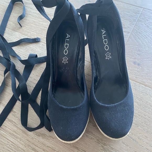 Also wedges with ankle ties - Picture 2 of 4